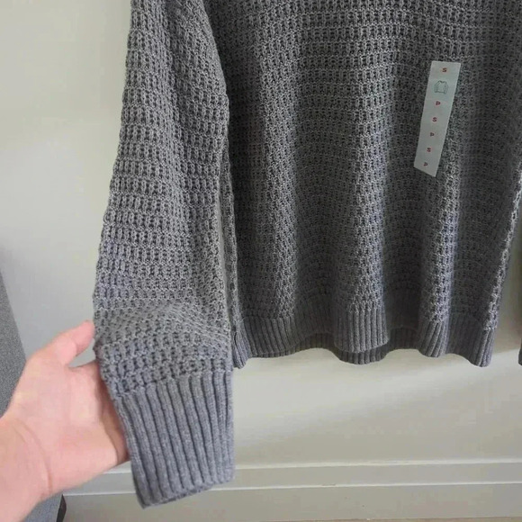 🌴2/$25🌴OLD NAVY | Women's Medium Gray Knitted Long Sleeved Crewneck Sweater - Picture 2 of 4